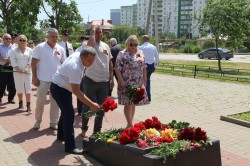 12 округ принял участие в возложении цветов в День памяти и скорби.